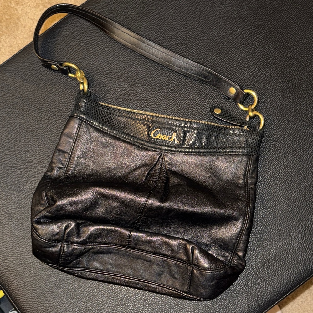 Vintage Coach Black Leather Shoulder Bag